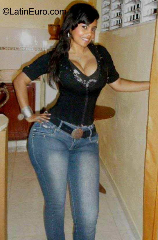 Date this pretty Dominican Republic girl Elsa from Santiago DO23043