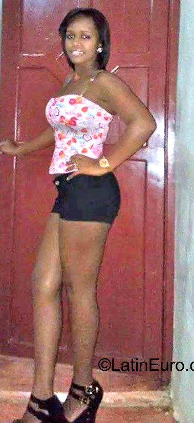 Date this sultry Dominican Republic girl Veronica from Santo Domingo DO23060