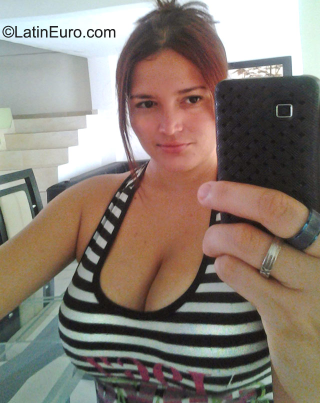 Date this hot Colombia girl Beth from Cartagena CO17921