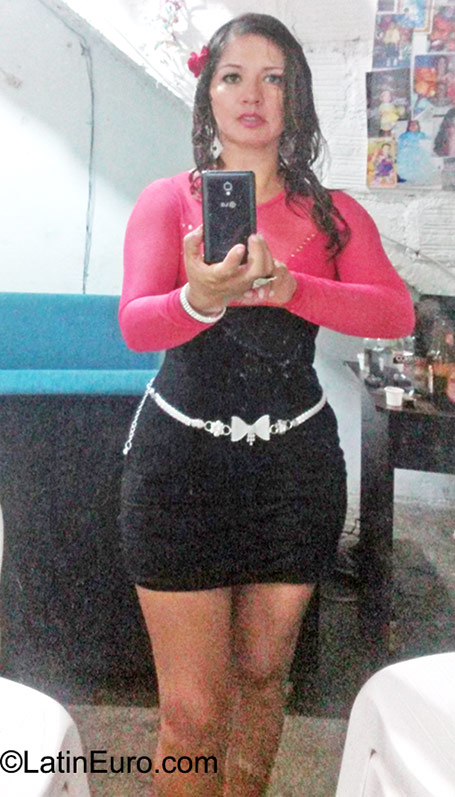 Date this beautiful Colombia girl Nora from Cali CO17929
