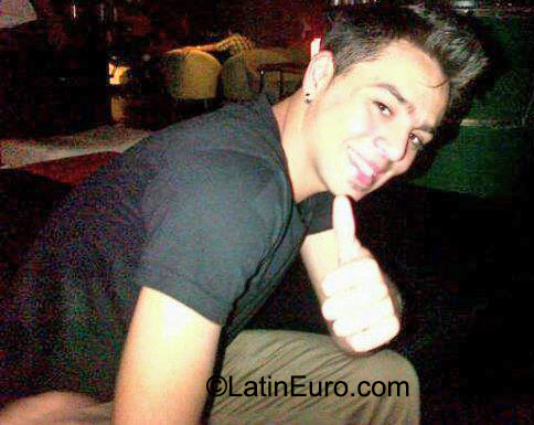 Date this pretty Venezuela man Arturo from valencia VE615