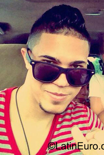 Date this georgeous Dominican Republic man Jeison from Santo Domingo DO23091
