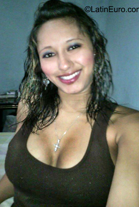 Date this pretty Honduras girl Carolina from Tegucigalpa HN1674