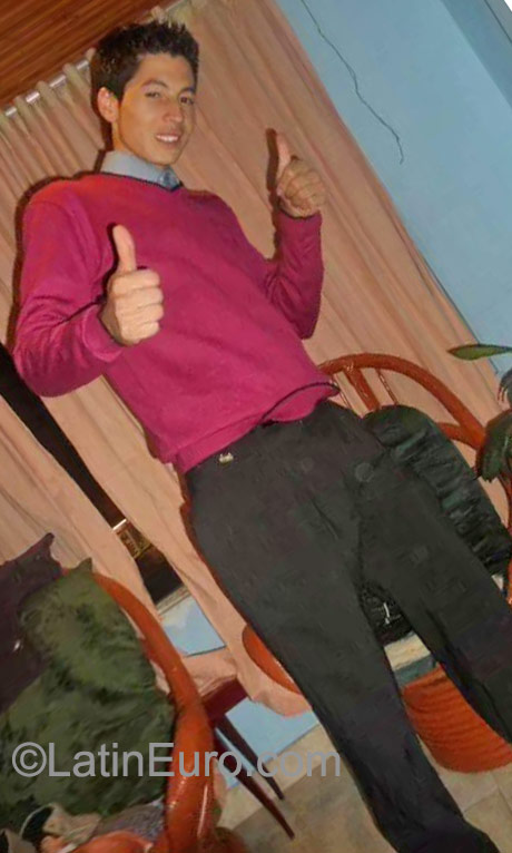 Date this exotic Colombia man Edi from Bogota CO17961