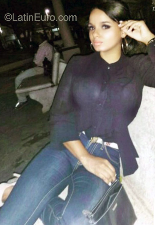 Date this voluptuous Dominican Republic girl Eva cristina from Nagua DO23145