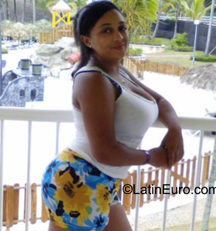 Date this attractive Dominican Republic girl Yesica from Higuey DO23175