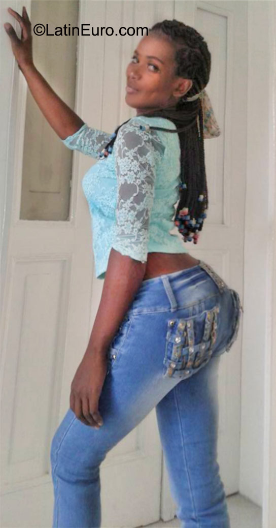 Date this fun Colombia girl Amy from Medellin CO17988