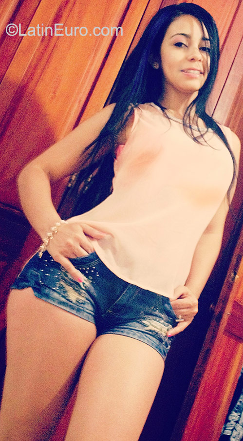 Date this nice looking Colombia girl Alejandra from Medellin CO17992