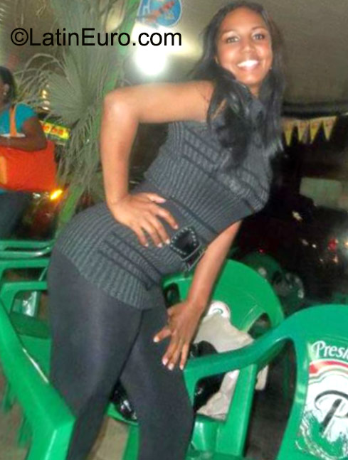 Date this passionate Dominican Republic girl Yamilet from Santo Domingo DO23221