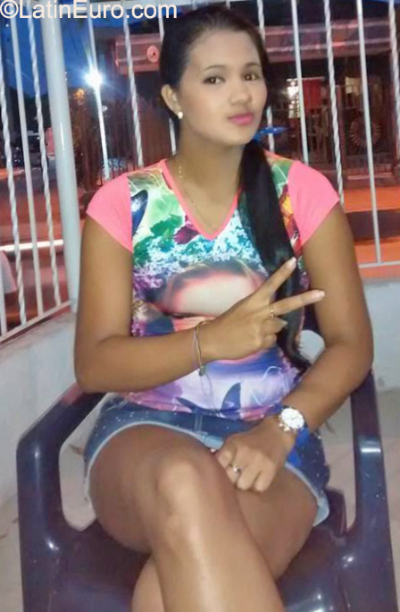 Date this pretty Colombia girl Yanaris from Barranquilla CO18003