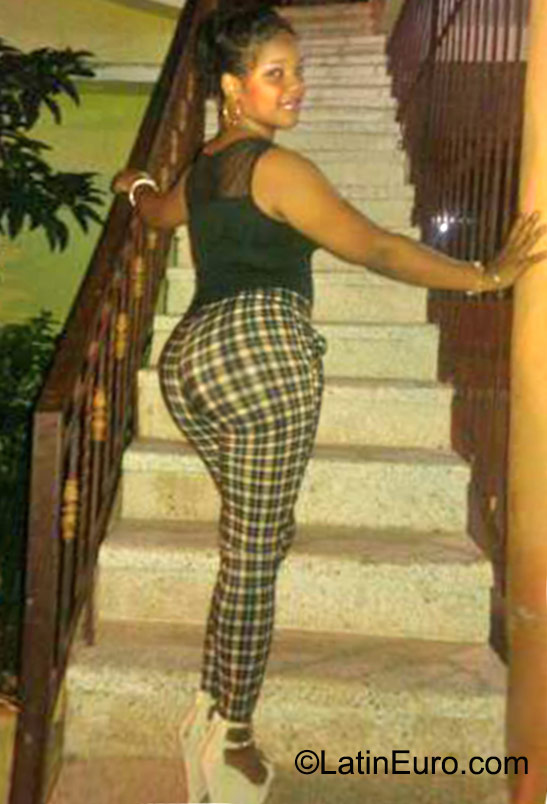 Date this sensual Dominican Republic girl Sara from Santo Domingo DO23240