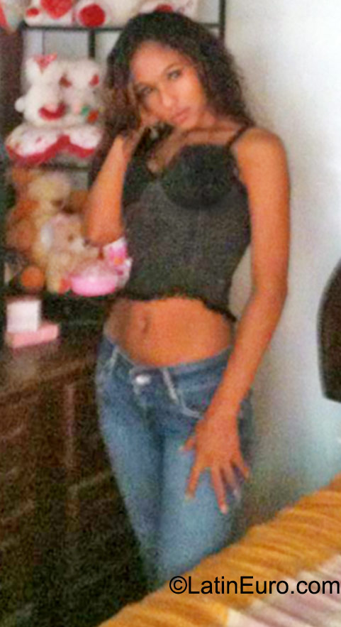 Date this gorgeous Dominican Republic girl Marisa from Santo Domingo DO23268