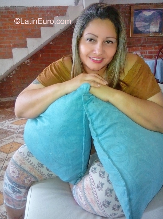 Date this gorgeous Colombia girl Francie from Cali CO18020