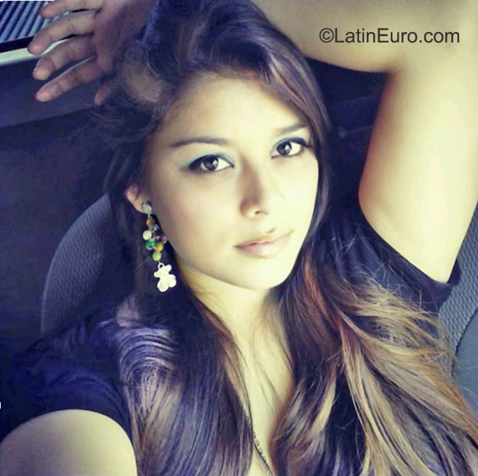 Date this voluptuous Colombia girl Johana from Manizales CO18030