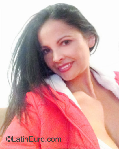 Date this hard body Colombia girl Tatia from Bogota CO18035