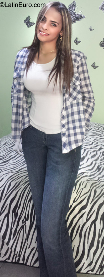 Date this foxy Colombia girl Liliana from Medellin CO18040