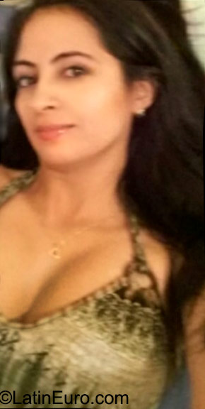 Date this exotic Colombia girl Adriana from Cali CO18044