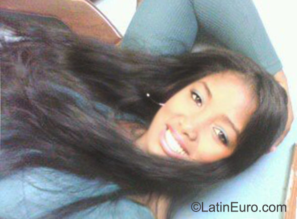 Date this foxy Dominican Republic girl Ivalisa from Santo Domingo DO23398