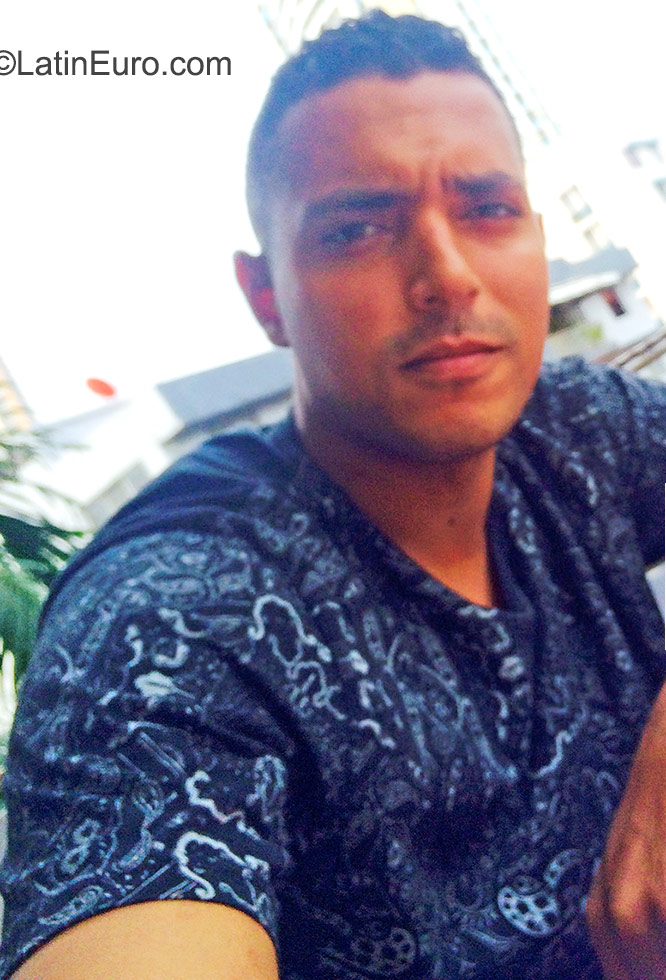 Date this nice looking Panama man Javier from Panama City PA715