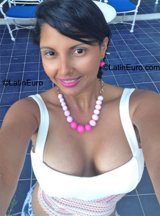 Date this stunning Colombia girl Johanna from Barranquilla CO18105