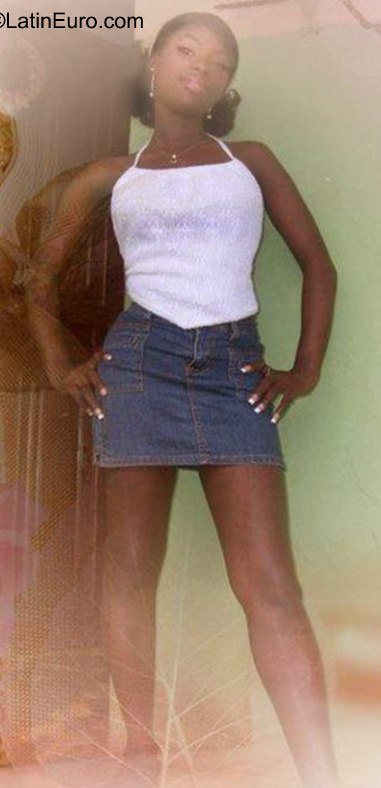 Date this delightful Dominican Republic girl Victoria from Santo Domingo DO23623