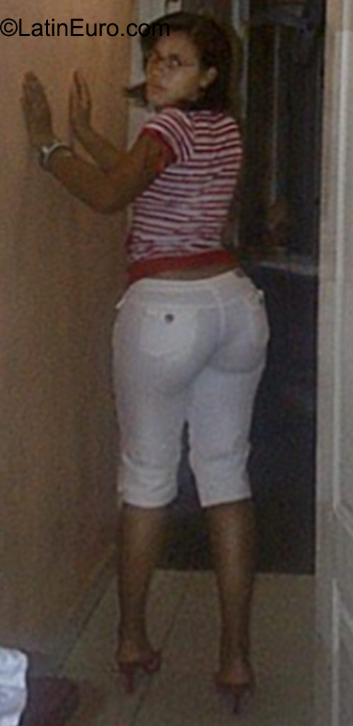 Date this delightful Dominican Republic girl Yisel from Santo Domingo DO23462