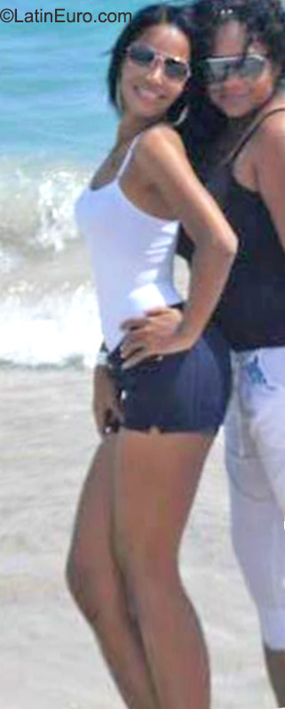 Date this attractive Dominican Republic girl Anerys from Santiago DO23471