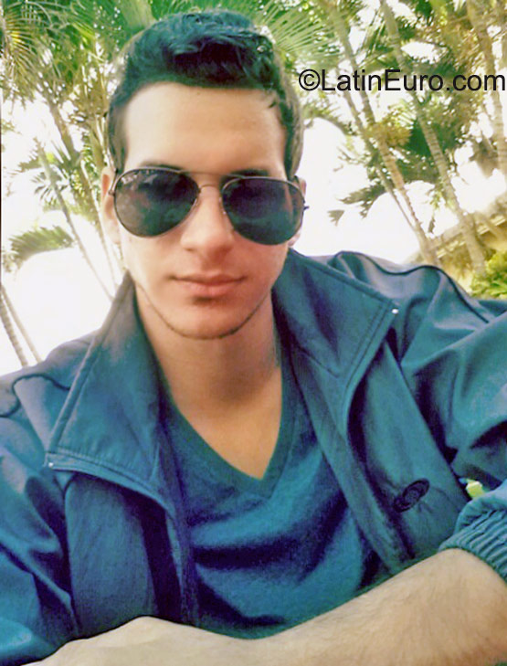 Date this gorgeous Dominican Republic man Manuel enrique from Santo Domingo DO23475