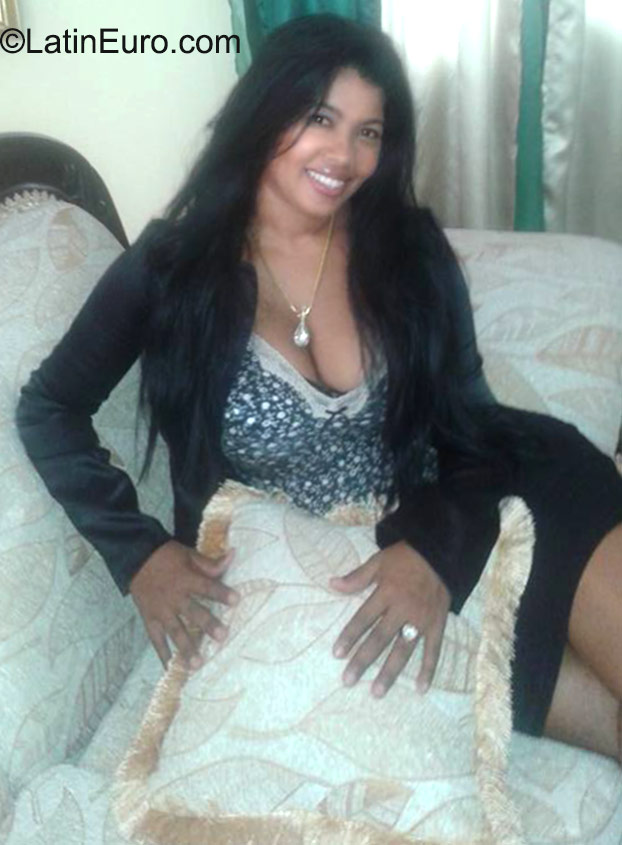 Date this beautiful Dominican Republic girl Marleny from Santo Domingo DO23513