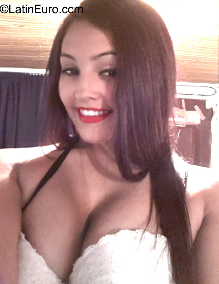 Date this good-looking Colombia girl Camila from Manizales CO18130