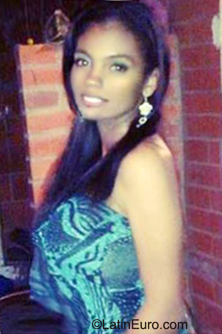 Date this good-looking Colombia girl Kelly from Cali CO18133