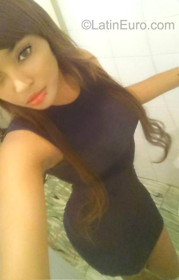 Date this hard body Dominican Republic girl Maria from Santo Domingo DO23541