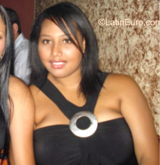 Date this sensual Colombia girl Melisa from Cali CO18144
