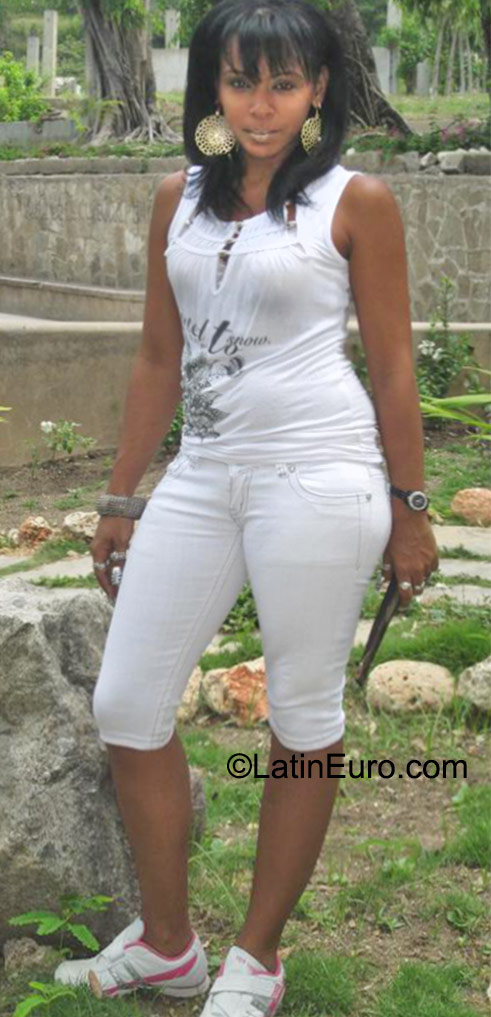 Date this georgeous Cuba girl Yisell from Santiago de cuba CU63