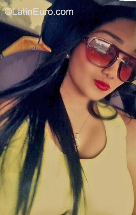 Date this hard body Colombia girl Darling from Barranquilla CO18168