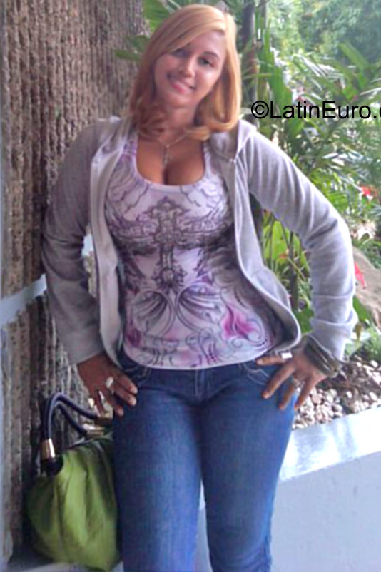 Date this beautiful Dominican Republic girl Stephany from Santo Domingo DO23660