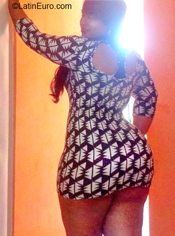 Date this happy Dominican Republic girl Elizabeth from Santiago DO23698