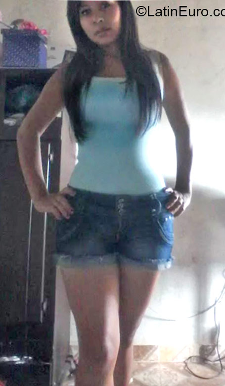 Date this exotic Colombia girl Sofia from Cali CO18211