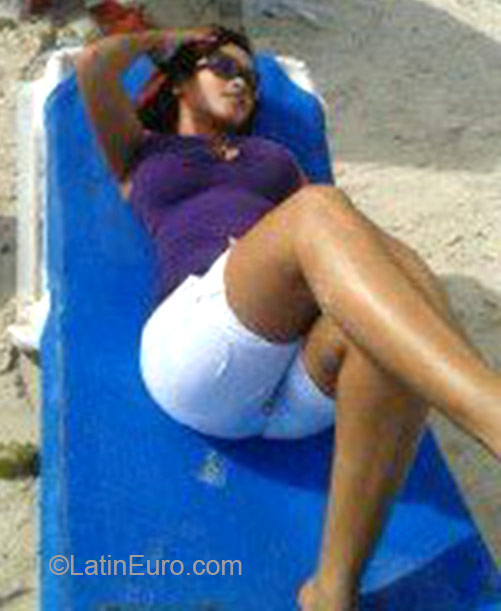 Date this fun Dominican Republic girl Rosy from Azua DO23729