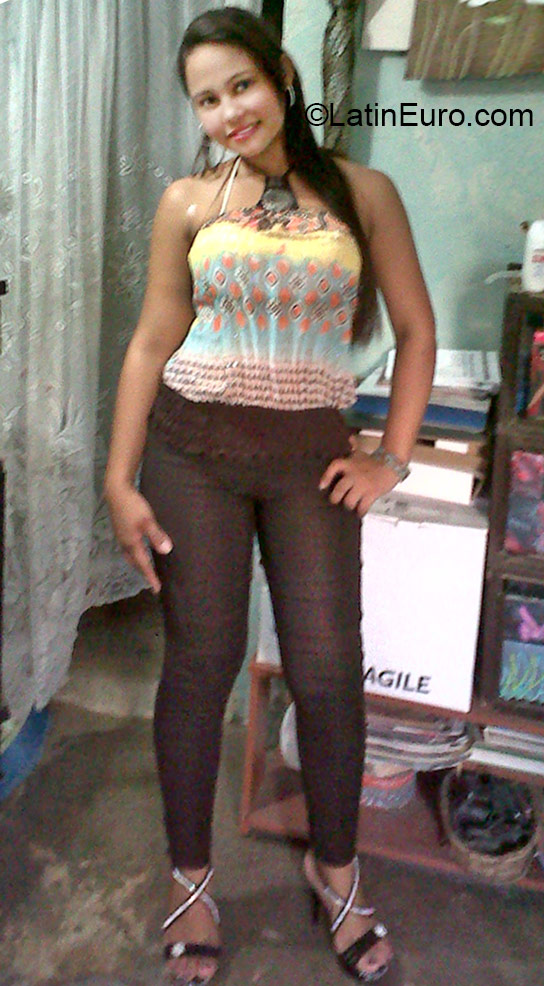 Date this hot Colombia girl July from Santa Marta CO18233