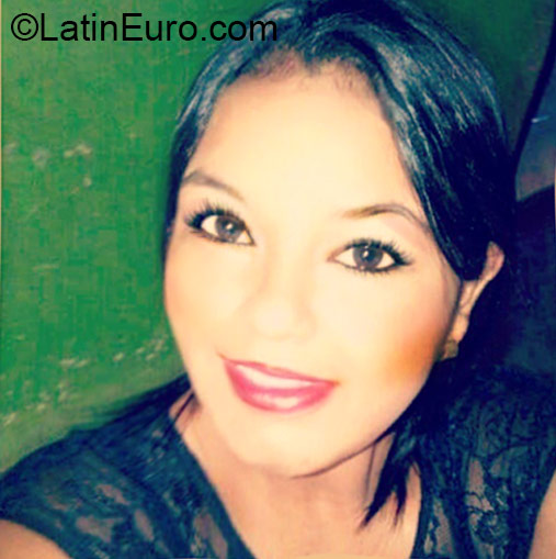 Date this delightful Colombia girl Isha from barrancas CO18241