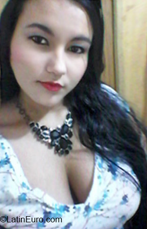 Date this athletic Colombia girl Laura from Medellin CO18242