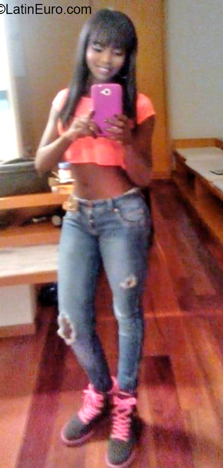 Date this exotic Colombia girl Vanessa from Cali CO18244