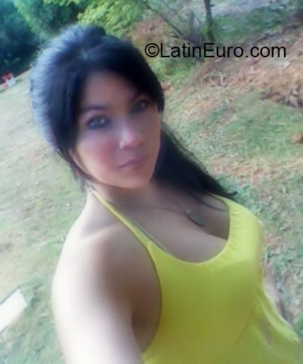 Date this foxy Colombia girl Patricia from Cali CO18255