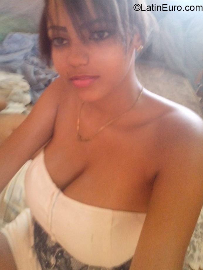 Date this charming Dominican Republic girl Ruth from Santo Domingo DO23853