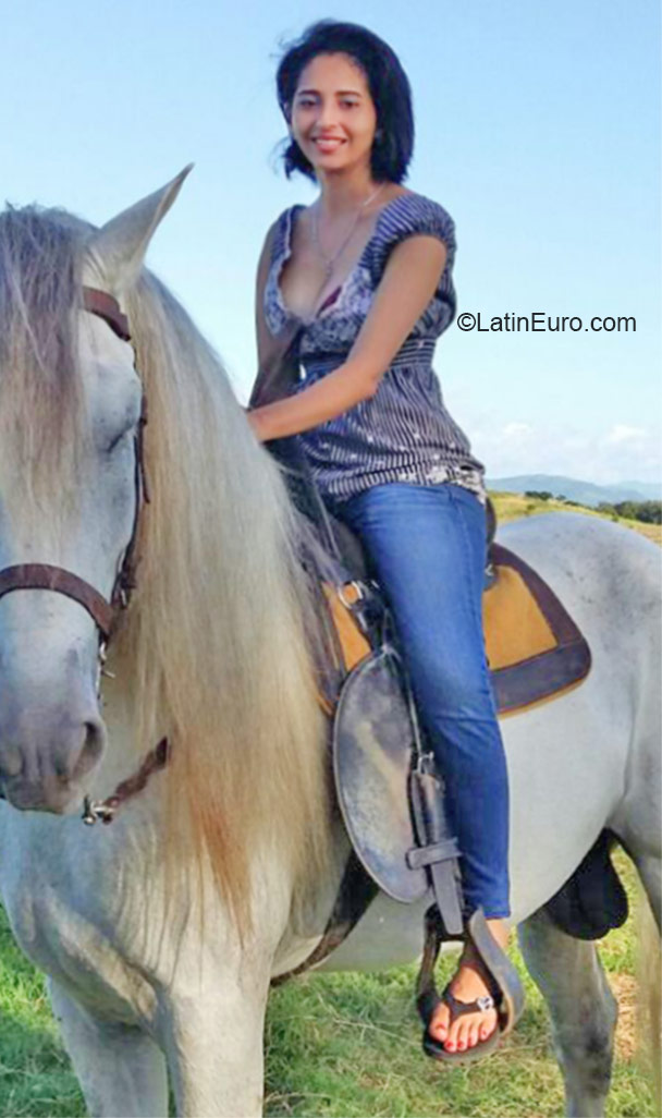 Date this stunning Honduras girl Gris from San pedro sula HN1819