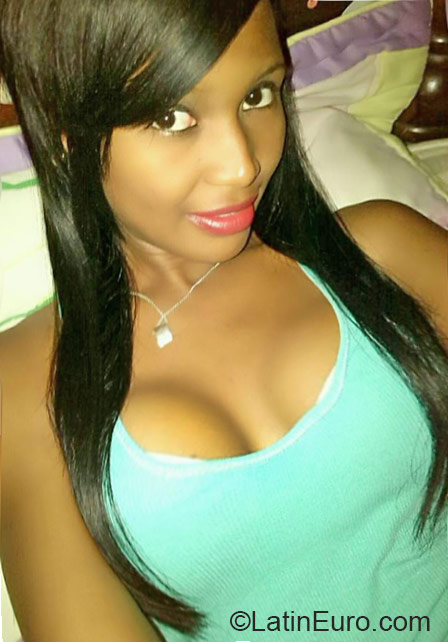 Date this hard body Dominican Republic girl Rosaalba from Santo Domingo DO23881