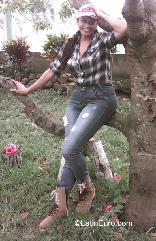 Date this passionate Honduras girl Rosa from Tegucigalpa HN1824