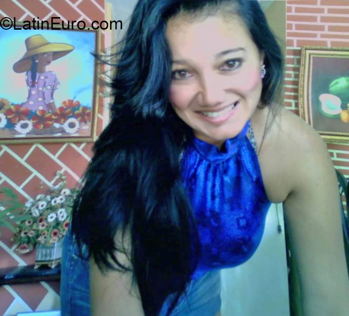 Date this happy Dominican Republic girl Yelie from Santiago DO23924