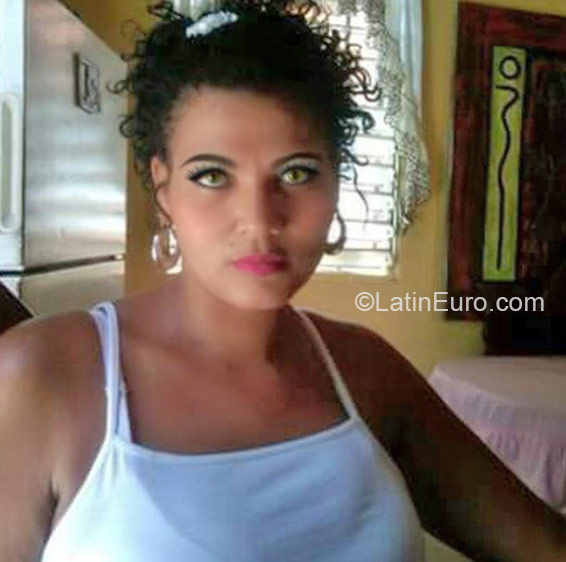 Date this athletic Dominican Republic girl Lucy from Santo Domingo DO23926